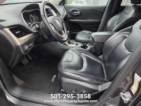 Used 2017 Jeep Cherokee Limited FWD image 6