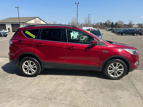 Used 2018 Ford Escape SE image 4