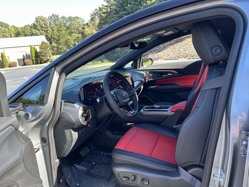 New 2025 Chevrolet Equinox EV RS image 31