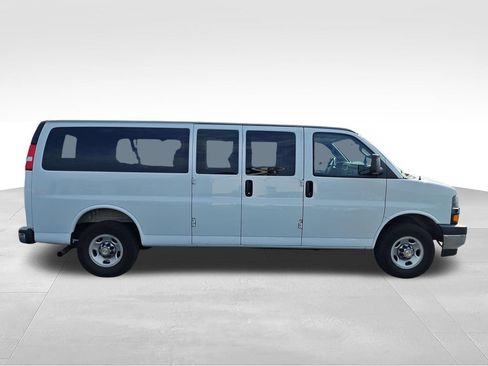 Used 2025 Chevrolet Express 3500 LT w/ LT Preferred Equipment Group RWD image 6
