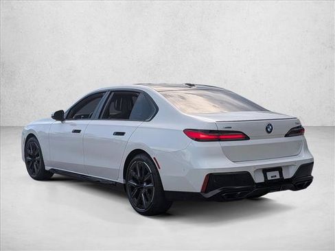 Used 2024 BMW 760i xDrive w/ Premium Package 2 AWD/4WD image 9