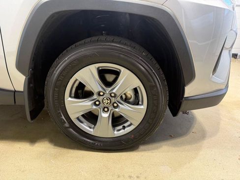 Used 2025 Toyota RAV4 XLE AWD/4WD image 9