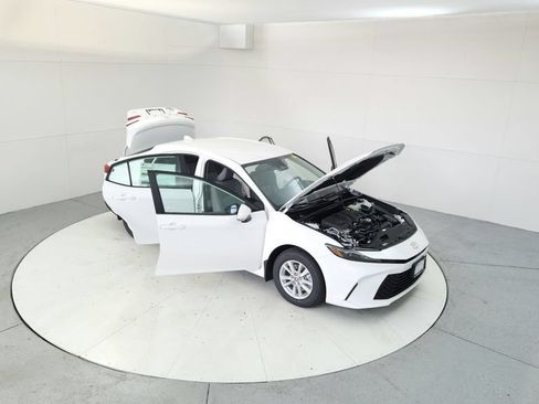 Used 2025 Toyota Camry LE AWD/4WD image 20