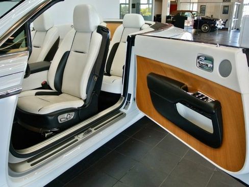 Used 2019 Rolls-Royce Dawn image 14