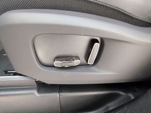 New 2026 Land Rover Defender 110 OCTA image 17