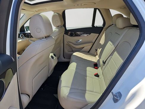 Used 2020 Mercedes-Benz GLC 300 4MATIC image 8