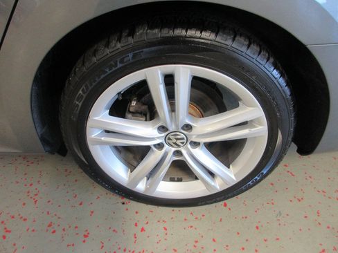 Used 2014 Volkswagen Passat TDI SEL Premium image 25