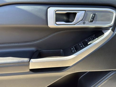 Used 2023 Ford Explorer Limited image 9