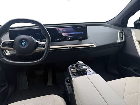 Used 2024 BMW iX xDrive50 w/ Premium Package AWD/4WD image 17