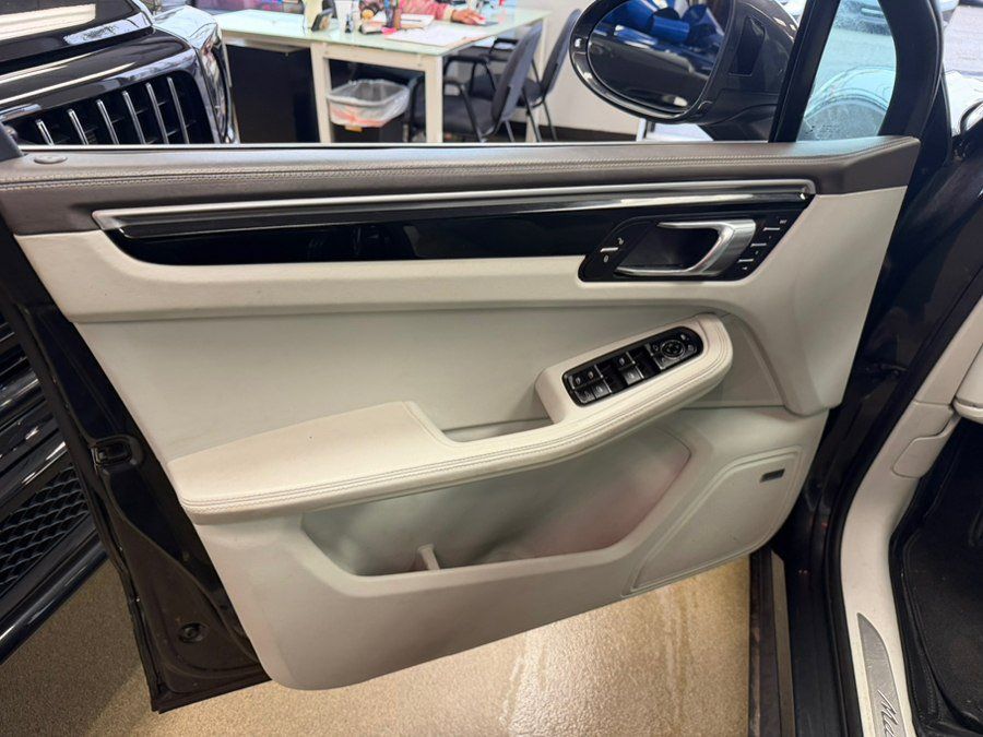 Used 2018 Porsche Macan S AWD/4WD image 24