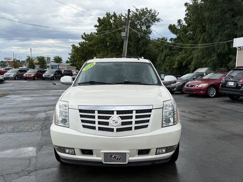 Used 2010 Cadillac Escalade Luxury image 2