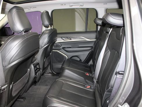 Used 2022 Jeep Grand Cherokee Limited AWD/4WD image 24