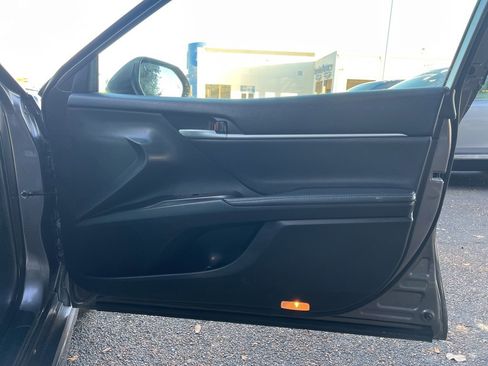 Used 2023 Toyota Camry XSE image 11