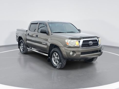 Used 2011 Toyota Tacoma PreRunner image 2