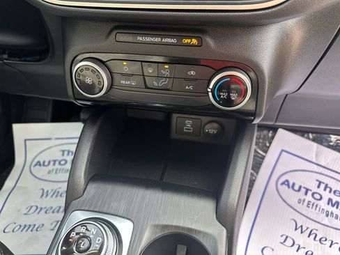 Used 2022 Ford Escape SE image 25