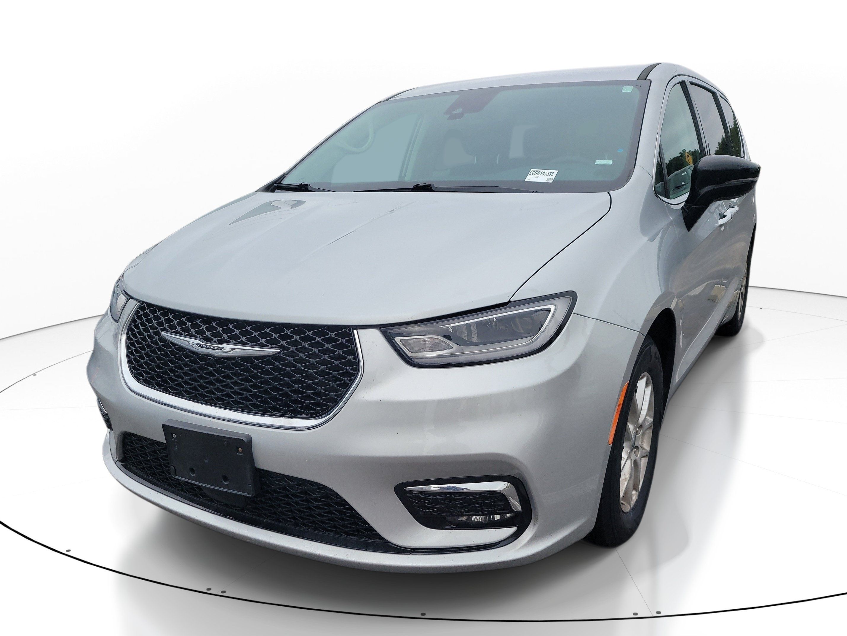 Used 2024 Chrysler Pacifica Touring-L FWD image 3