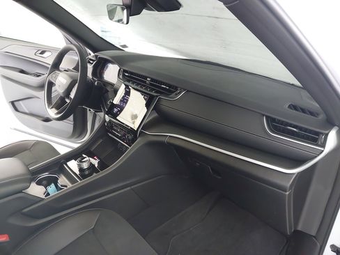 Used 2025 Jeep Grand Cherokee L Laredo image 29