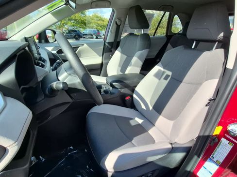 Used 2021 Toyota RAV4 XLE AWD/4WD image 12