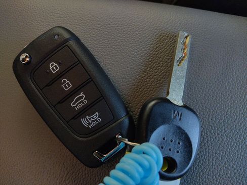 Used 2024 Hyundai Elantra SE image 32