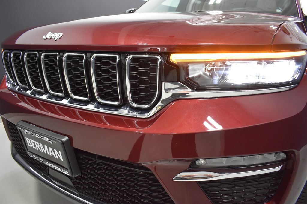 Used 2024 Jeep Grand Cherokee Limited RWD image 11