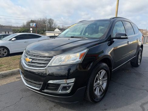 Used 2017 Chevrolet Traverse LT FWD image 3