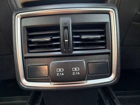 Used 2021 Subaru Forester Premium AWD/4WD image 23