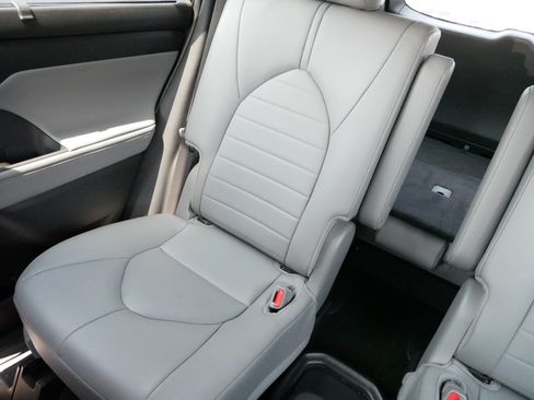 Certified 2026 Toyota Highlander XLE AWD/4WD image 12
