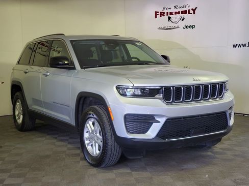 Used 2023 Jeep Grand Cherokee Laredo w/ Luxury Tech Group I AWD/4WD image 28