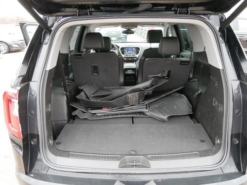Used 2023 GMC Acadia SLT w/ LPO, Floor Liner Package image 18