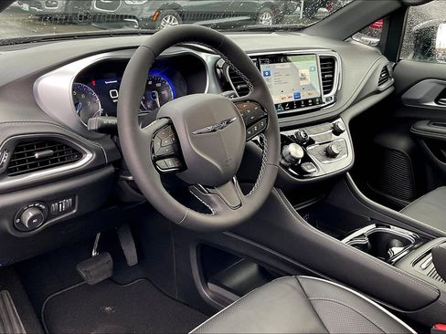 New 2026 Chrysler Pacifica Limited w/ S Appearance Package image 6