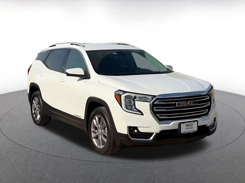 Used 2024 GMC Terrain SLT image 3