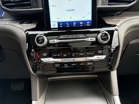 Used 2021 Ford Explorer Platinum image 15