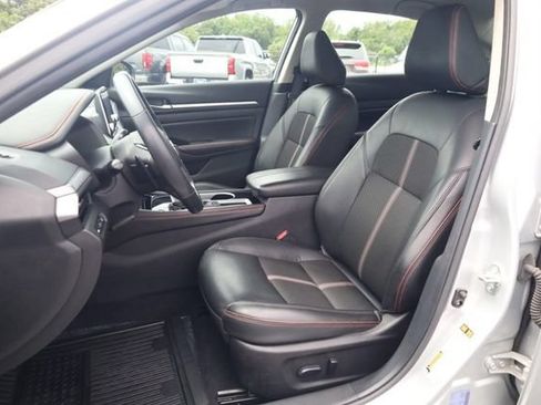 Used 2024 Nissan Altima 2.5 SR FWD image 18