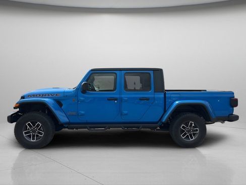 Used 2025 Jeep Gladiator Mojave w/ Convenience Group AWD/4WD image 13