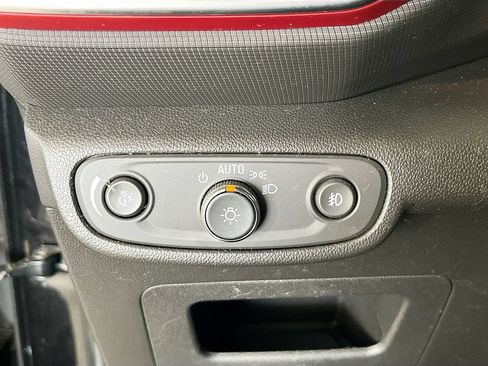 Used 2021 Chevrolet TrailBlazer RS w/ Technology Package FWD image 10