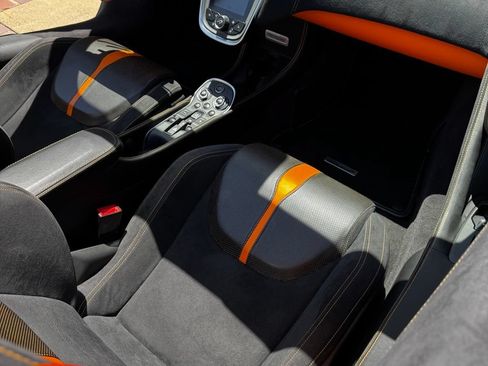 Used 2019 McLaren 570S Spider RWD image 25