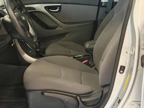 Used 2015 Hyundai Elantra SE w/ Option Group 02 FWD image 12