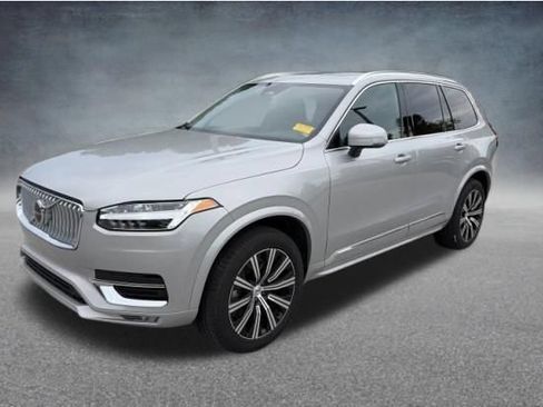 Used 2025 Volvo XC90 B5 Core AWD/4WD image 2
