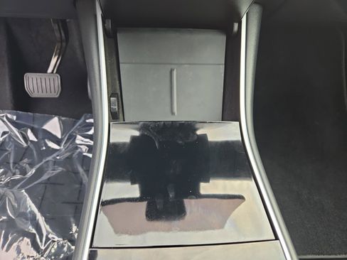 Used 2020 Tesla Model Y Long Range image 32