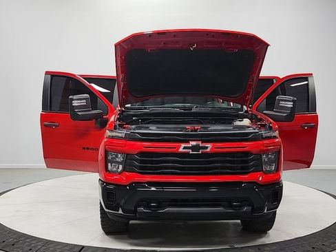 Used 2024 Chevrolet Silverado 2500 Custom w/ Custom Value Package AWD/4WD image 10