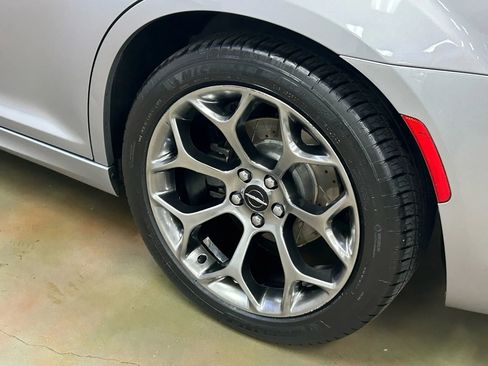 Used 2018 Chrysler 300 S w/ 300S Premium Group image 19