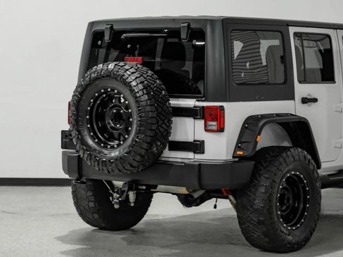Used 2015 Jeep Wrangler Unlimited Rubicon w/ Connectivity Group AWD/4WD image 14
