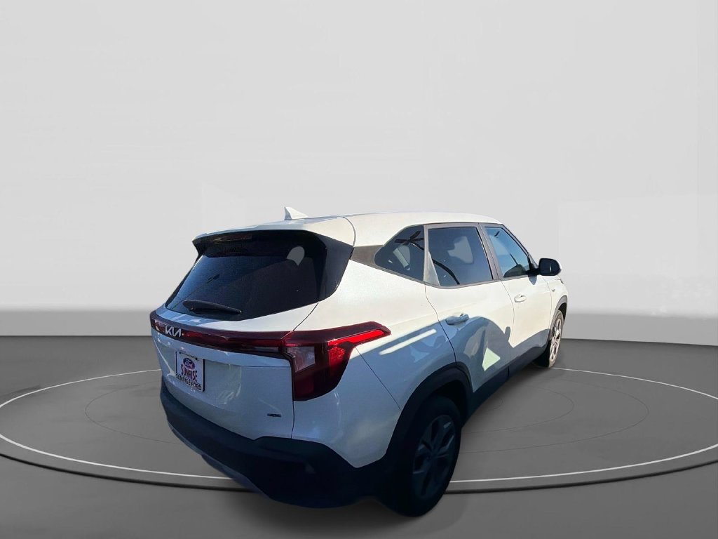 Used 2025 Kia Seltos LX AWD/4WD image 5