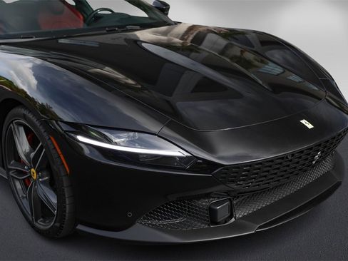 Certified 2022 Ferrari Roma image 10