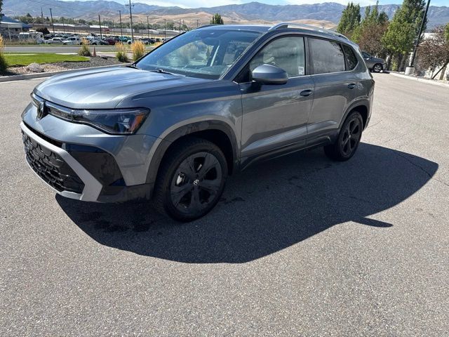 Used 2025 Volkswagen Taos SEL AWD/4WD image 1