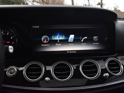 Used 2019 Mercedes-Benz E 300 image 34