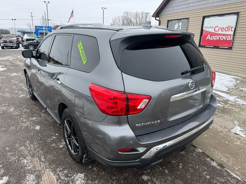 Used 2019 Nissan Pathfinder SV image 7
