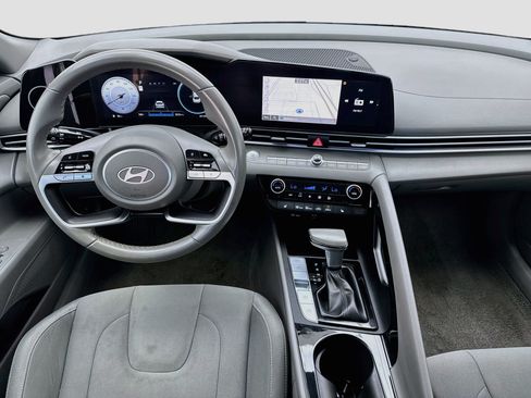 Used 2025 Hyundai Elantra SEL FWD image 15