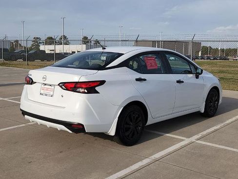 Certified 2025 Nissan Versa S w/ Trunk Package image 5
