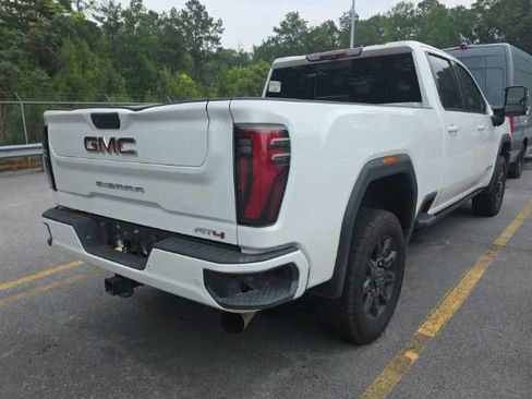 Used 2024 GMC Sierra 2500 AT4 w/ AT4 Premium Plus Package AWD/4WD image 3